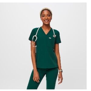 Figs forest green medium scrub set